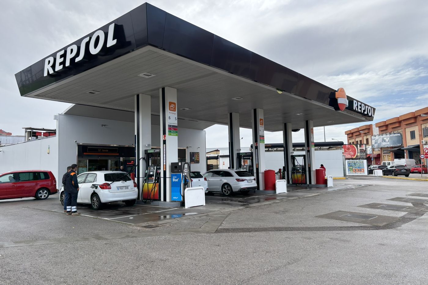 Estación de Servicio Repsol Montequinto — Hnos. Martínez Adrián, S.L.